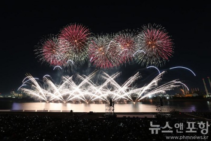 [9위]국제불빛축제와 해병대문화축제 개최 시기 변경 성공..jpg