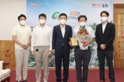 이강덕 포항시장, 아시아 최초 ‘브렉상’ 수상한 홍석봉 교수에 공로패 수여